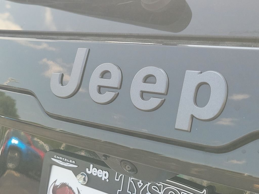 New 2026 Diamond Black Crystal Pearl-Coat Exterior Paint Jeep Overland image 6