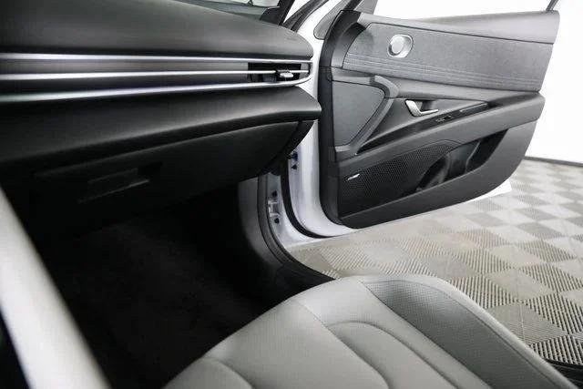 2025 Hyundai Elantra Limited - Photo 78