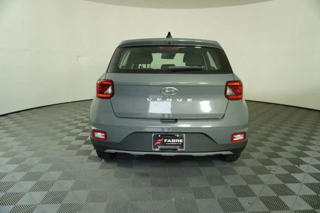 Used 2022 Gray Hyundai SE image 6