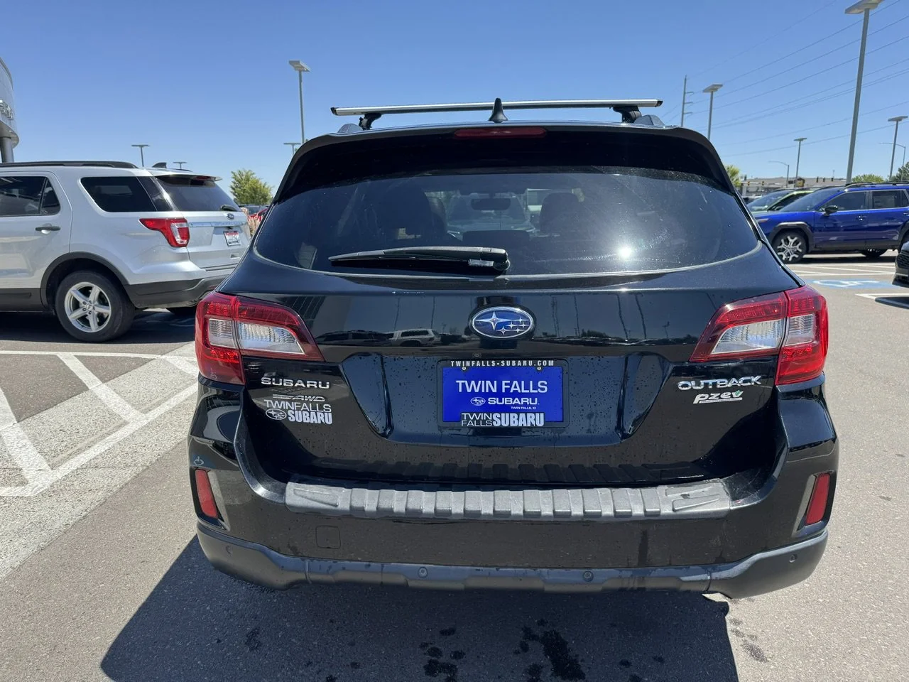 Used 2017 Crystal Black Silica Subaru Touring image 6