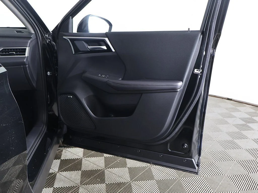 New 2026 Black Mitsubishi ES image 24