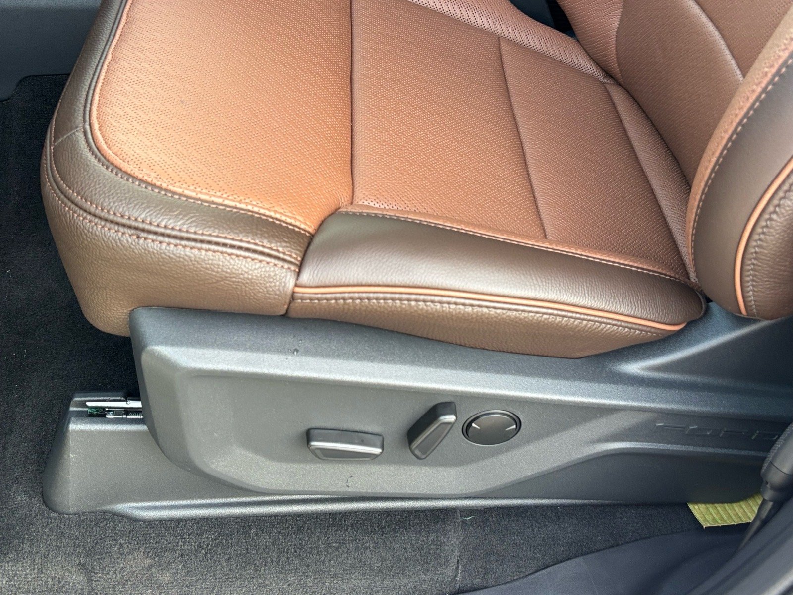 New 2027 Star White Metallic Tri-Coat Ford King Ranch® image 9