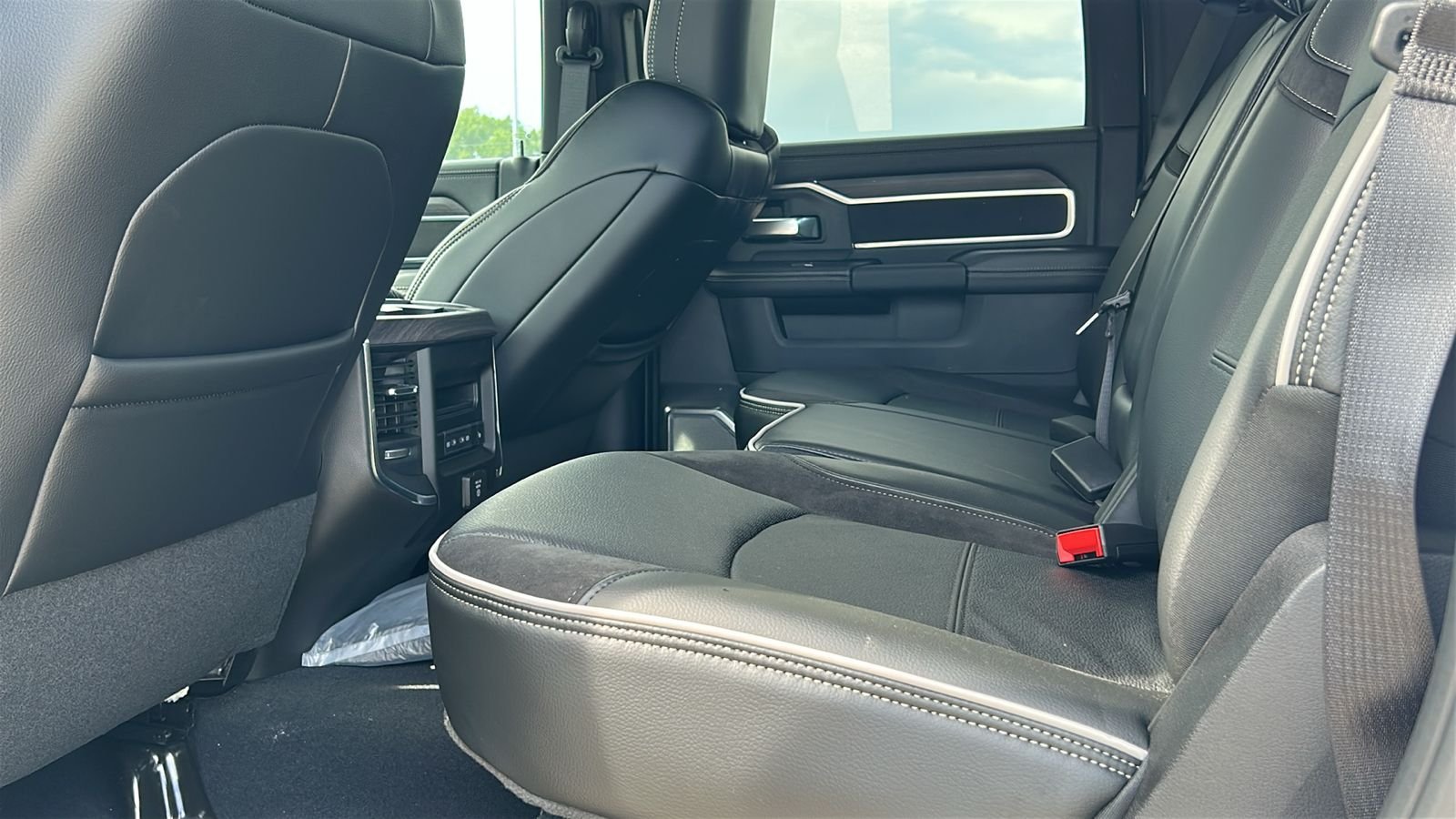 New 2026 Bright White Clear-Coat Exterior Paint RAM Laramie image 12