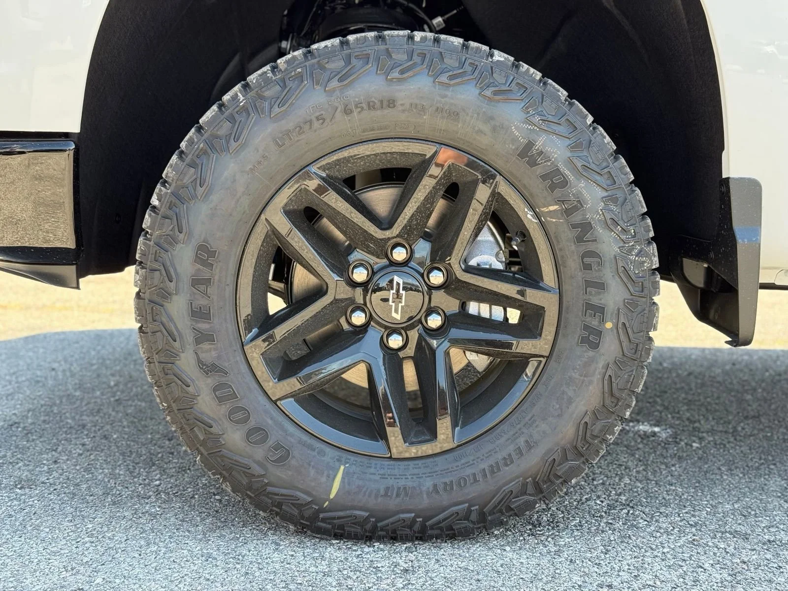 New 2026 Summit White Chevrolet Custom Trail Boss image 31