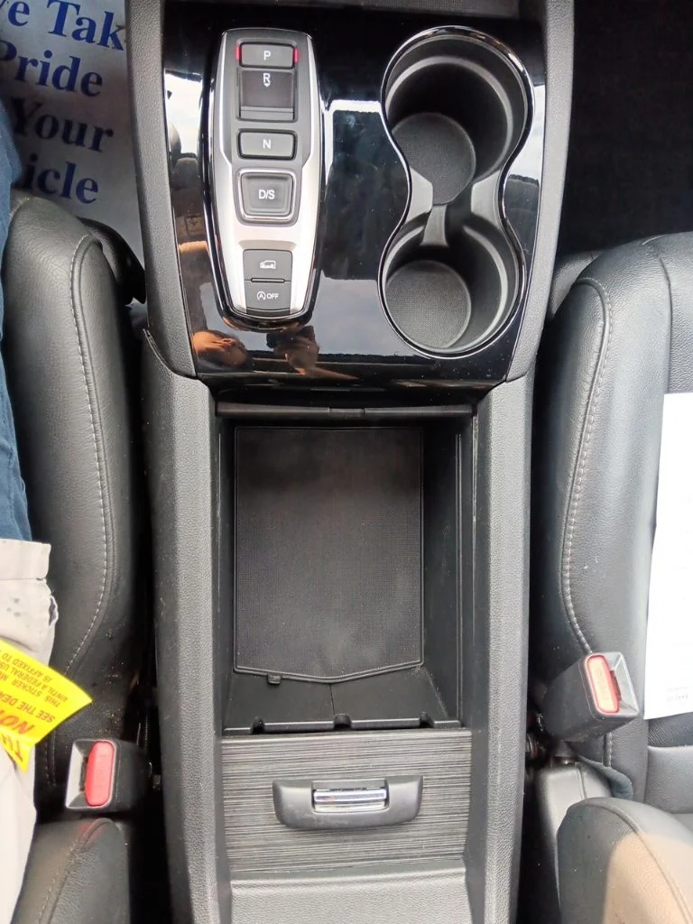 Used 2017 White Diamond Pearl Honda Touring image 23