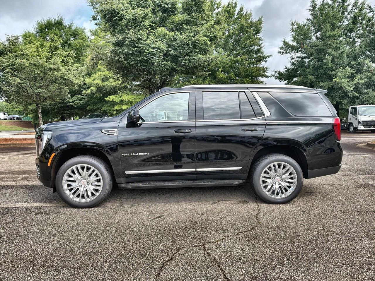 New 2026 Onyx Black GMC Elevation image 5