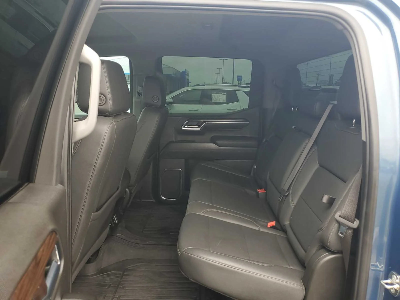 Used 2024 Downpour Metallic GMC SLT image 13