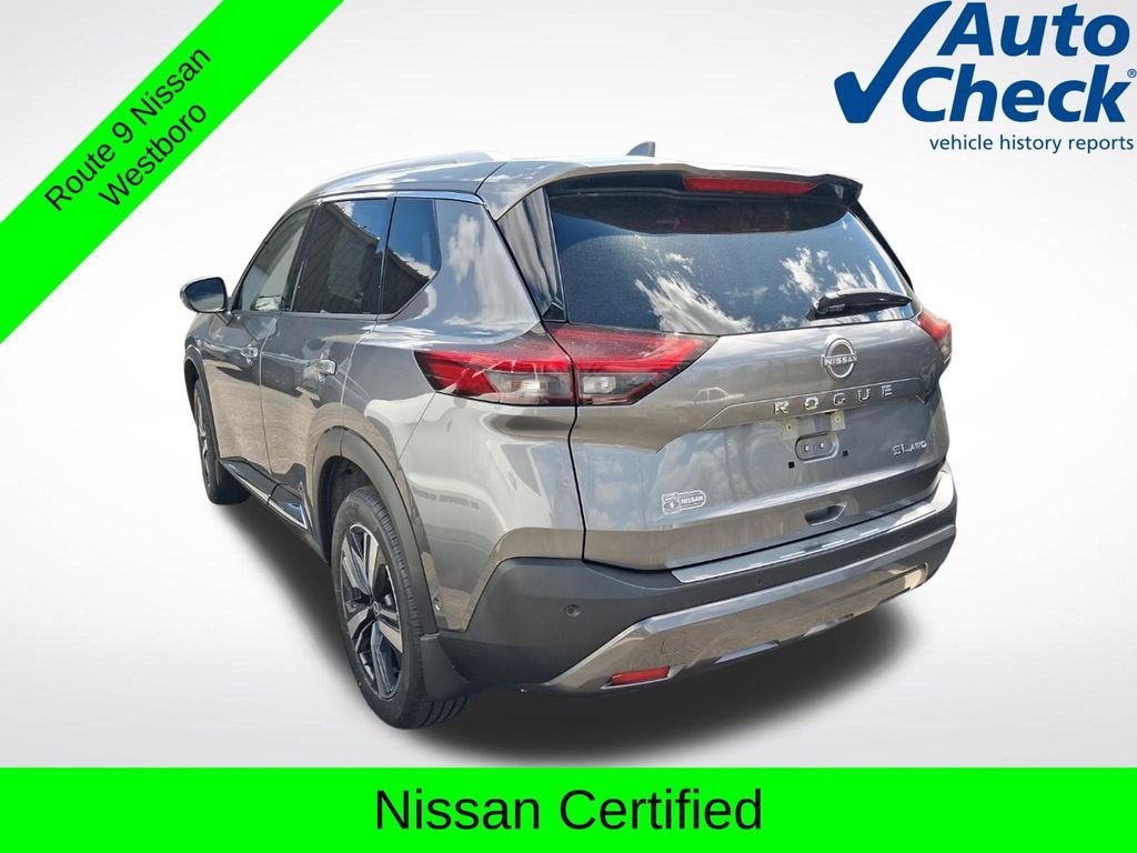 Used 2023 Gray Nissan SL image 9