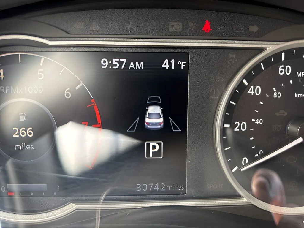 Used 2025 Silver Nissan 1.6 SV image 21