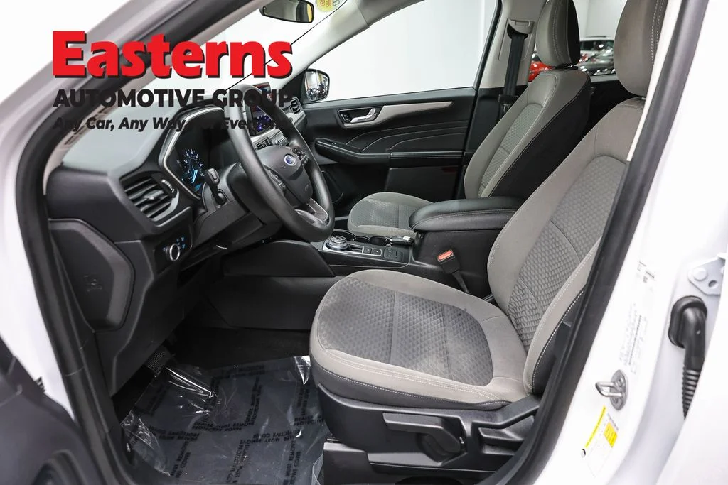 Used 2021 White Ford SE image 13
