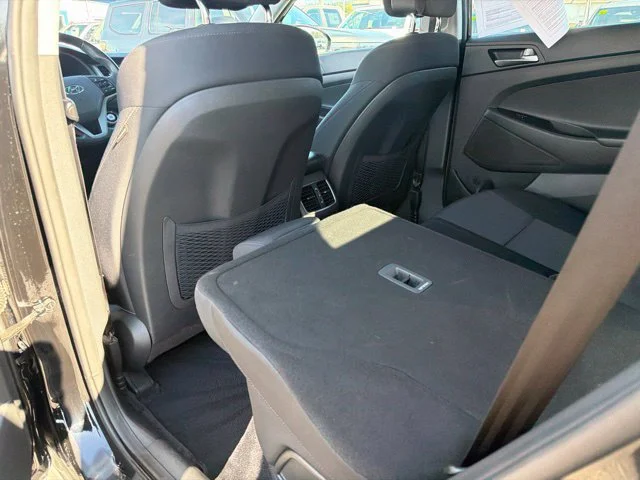 Used 2018 Black Noir Pearl Hyundai Value image 15
