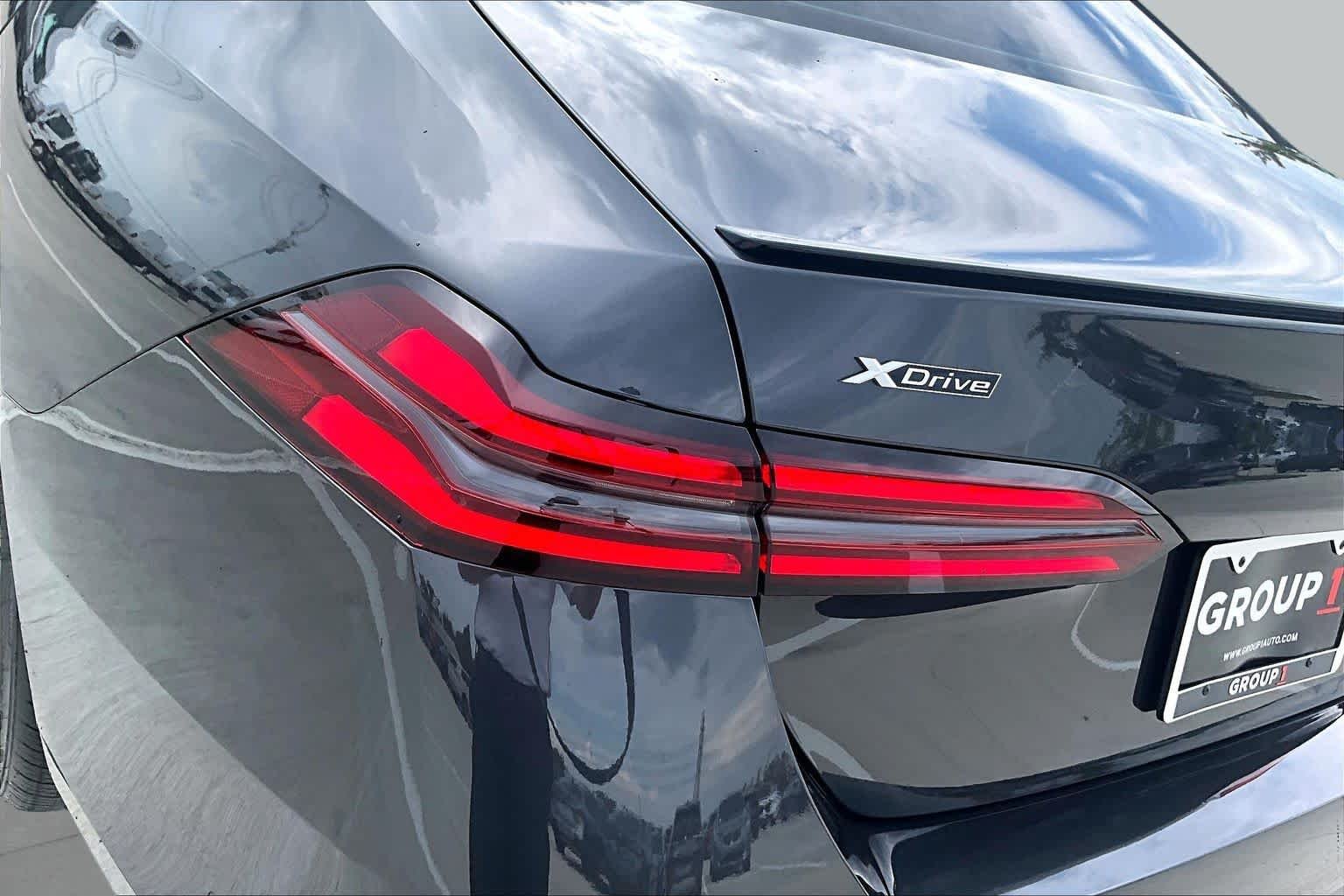 Used 2026 Dark Graphite Metallic BMW 550e xDrive image 27