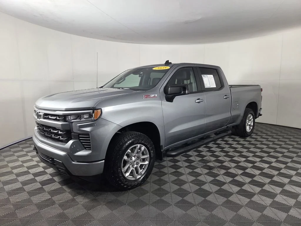 Used 2025 Sterling Gray Metallic Chevrolet RST image 4