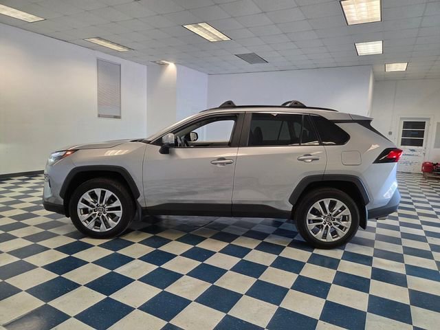 Used 2025 Silver Sky Metallic Toyota XLE Premium image 4