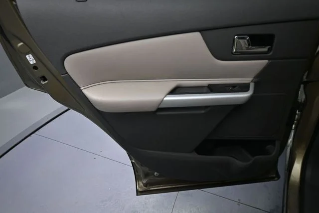 Used 2013  Ford SEL image 18
