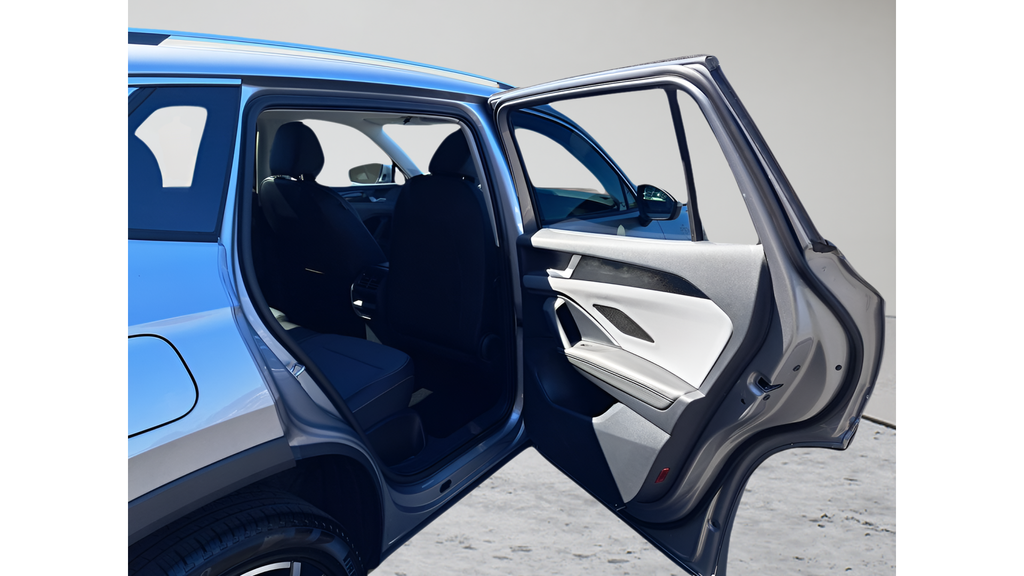 2025 Volkswagen Tiguan SE - Photo 14