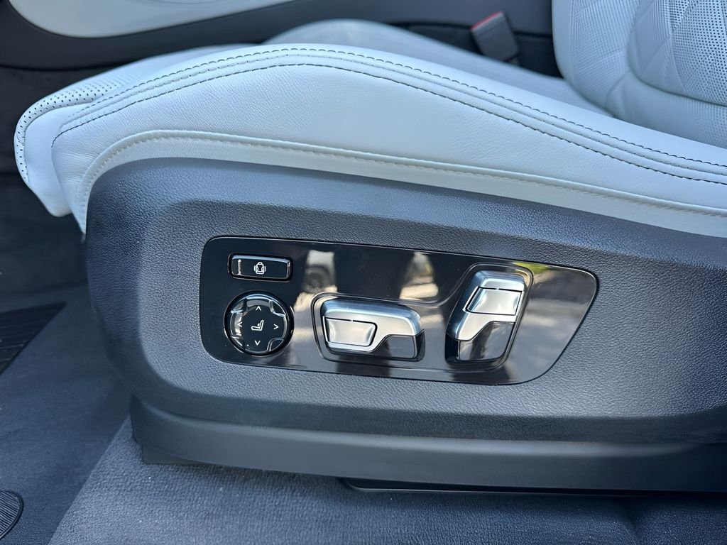 New 2026 Carbon Black Metallic BMW xDrive40i image 11