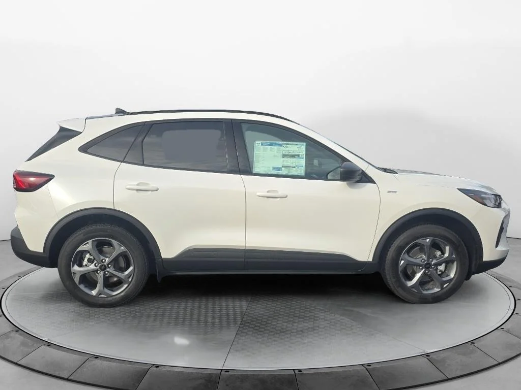 New 2026 star white metallic tri-coat Ford ST-Line image 6