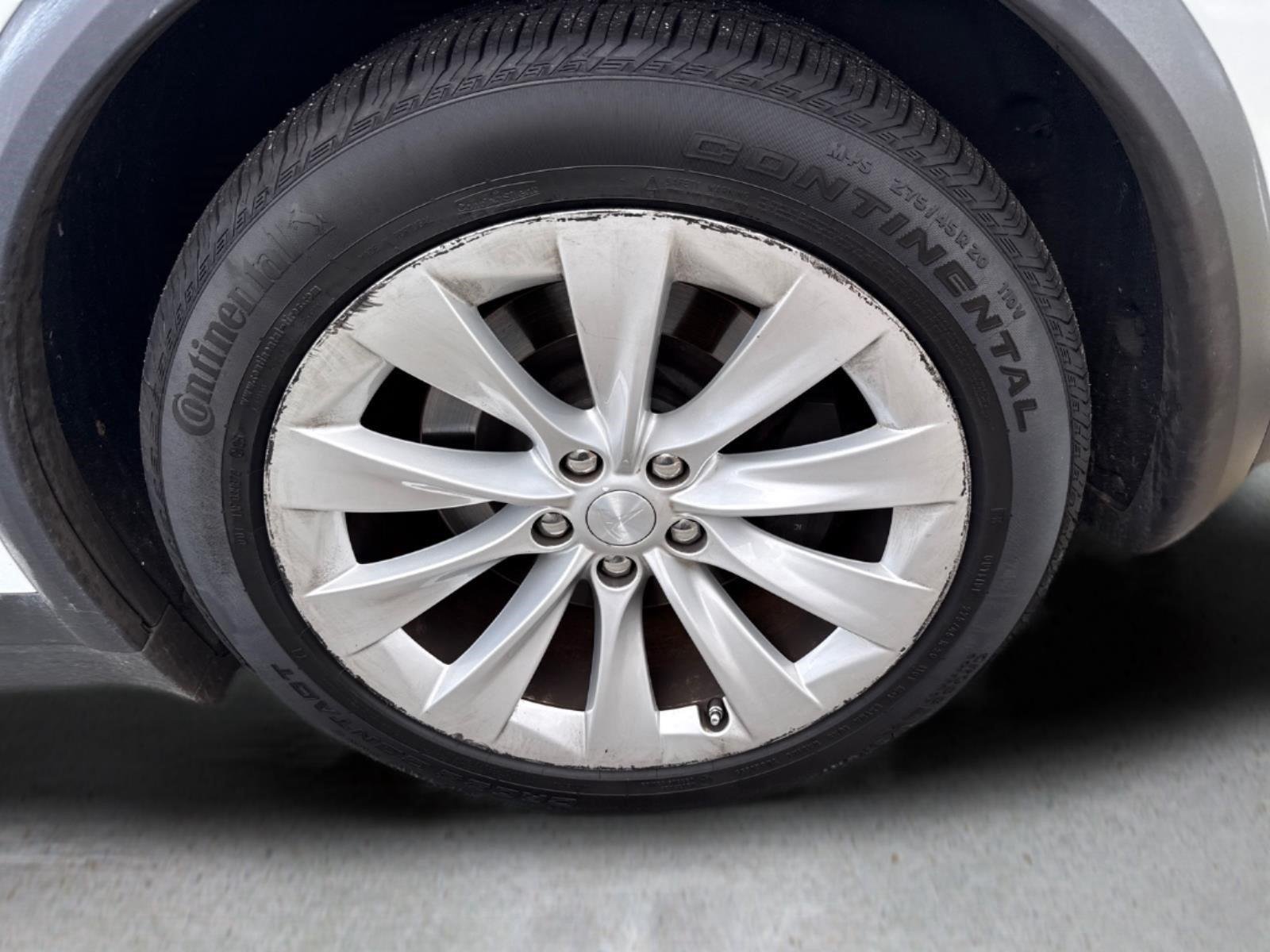 Used 2020  Tesla Long Range image 9