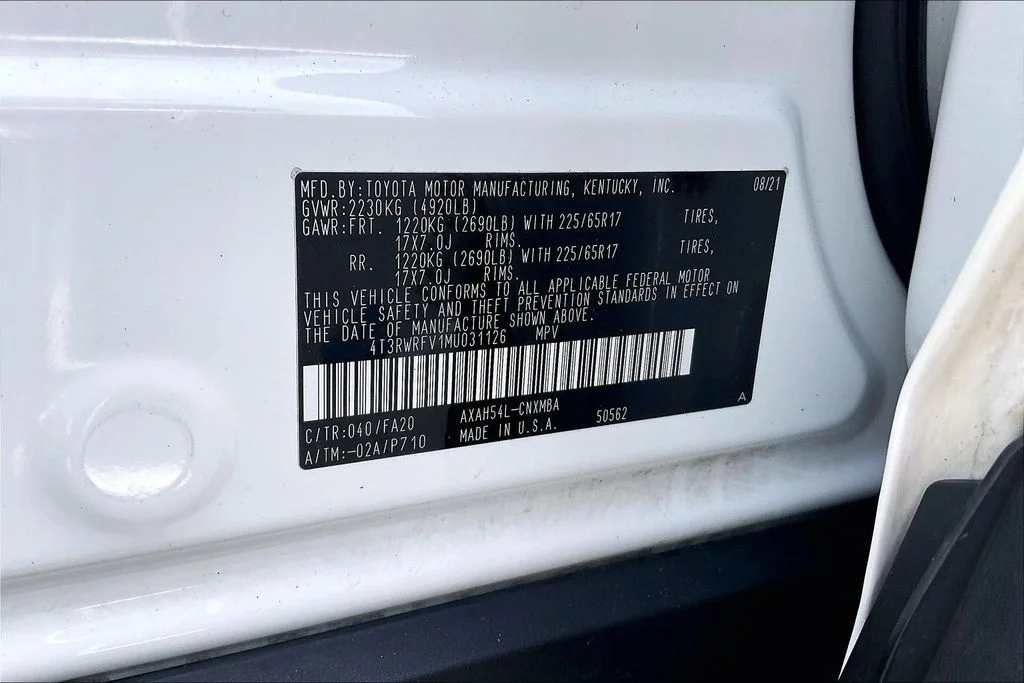 Used 2021 White Toyota XLE image 32
