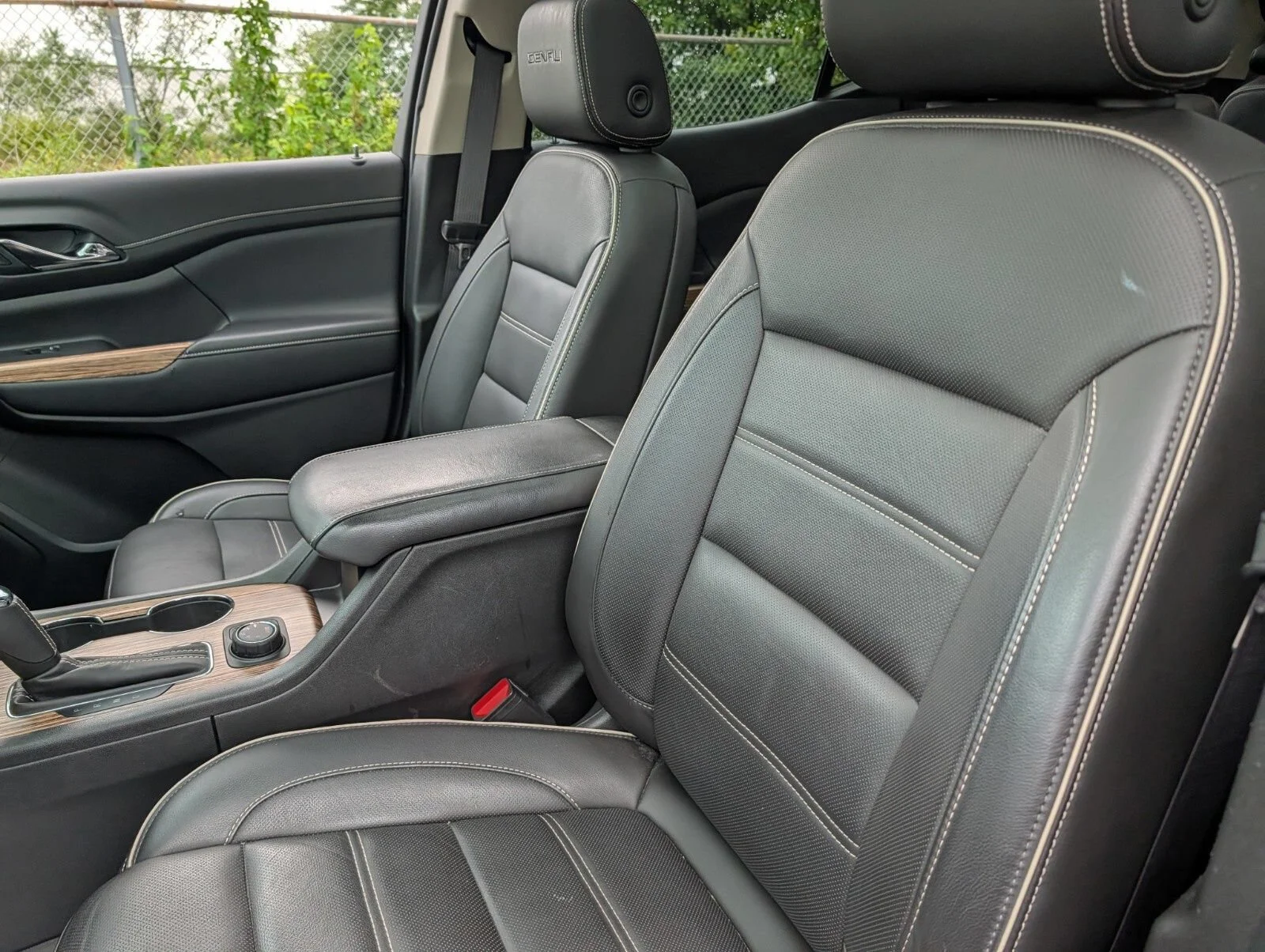 Used 2019 EBONY TWILIGHT METALLIC GMC Denali image 18