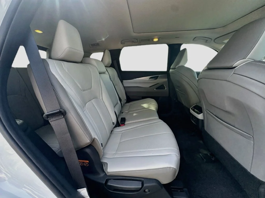 New 2027 RADIANT WHITE INFINITI Luxe FWD image 31