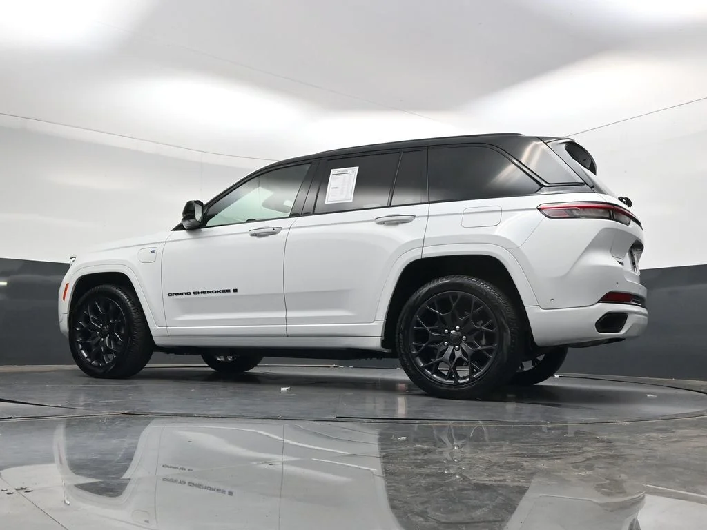 Used 2023 White Jeep Summit Reserve 4xe image 47
