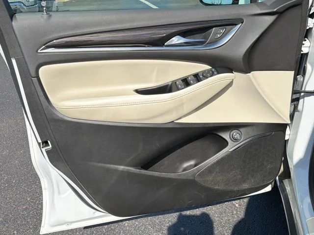 Used 2023 Summit White Buick Essence image 17