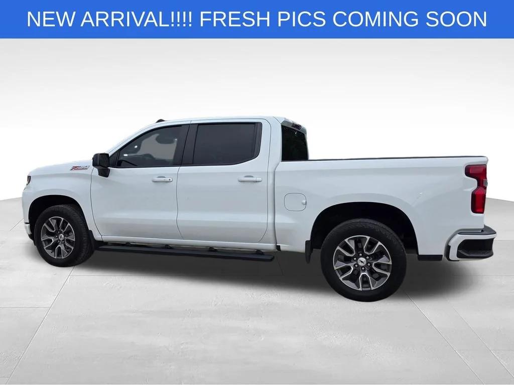 Used 2022 Summit White Chevrolet RST image 4