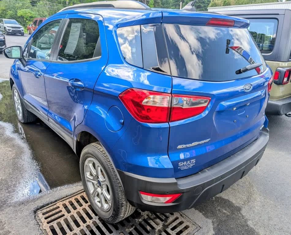 Used 2022 Lightning Blue Ford SE image 4