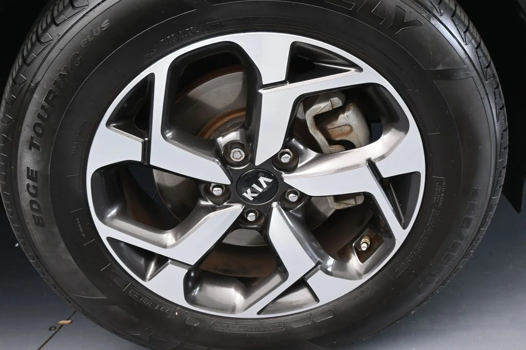 Used 2022 Steel Gray Kia LX image 38