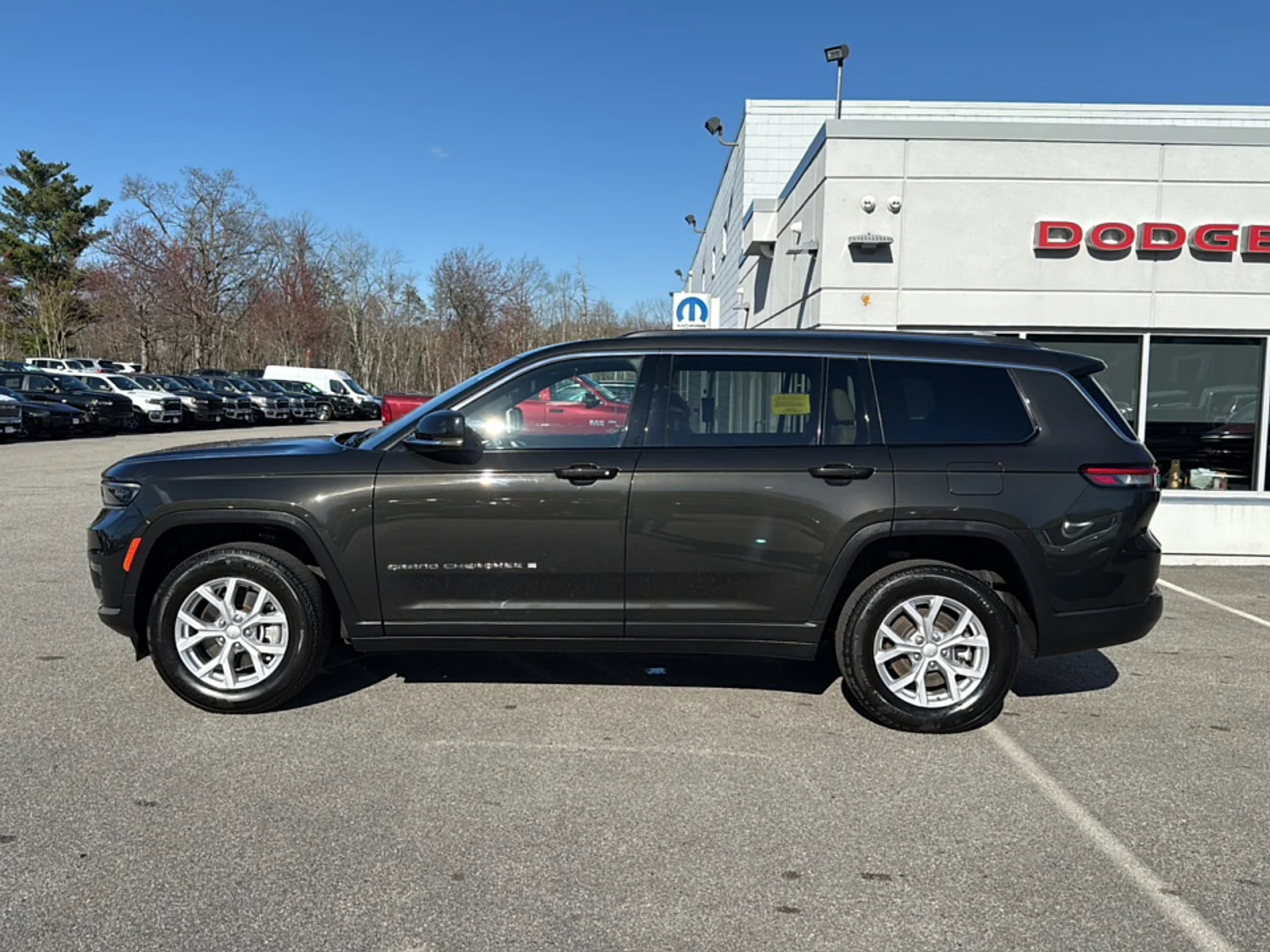 Certified Used 2023 Rocky Mountain Pearlcoat Jeep Limited 4x4 image 10