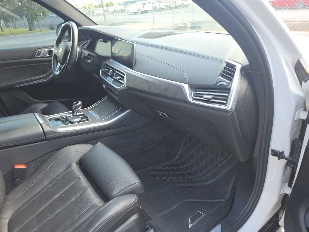 Used 2020 White BMW xDrive40i image 31