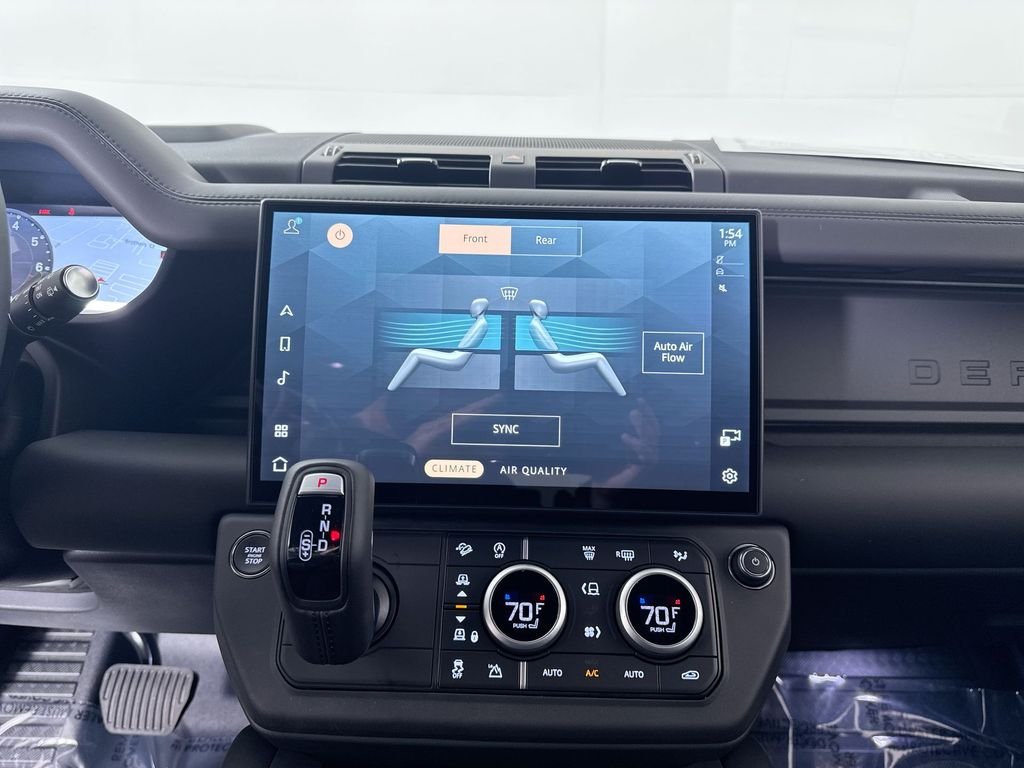 2026 Land Rover Defender X-Dynamic SE - Photo 17