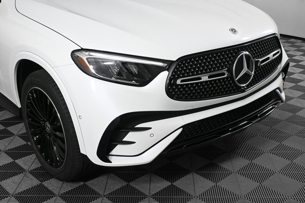New 2027 MANUFAKTUR Moonlight White Metallic Mercedes-Benz GLC 300 image 7