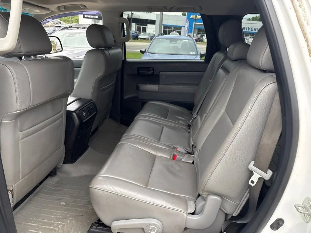 Used 2015 White Toyota SR5 image 25