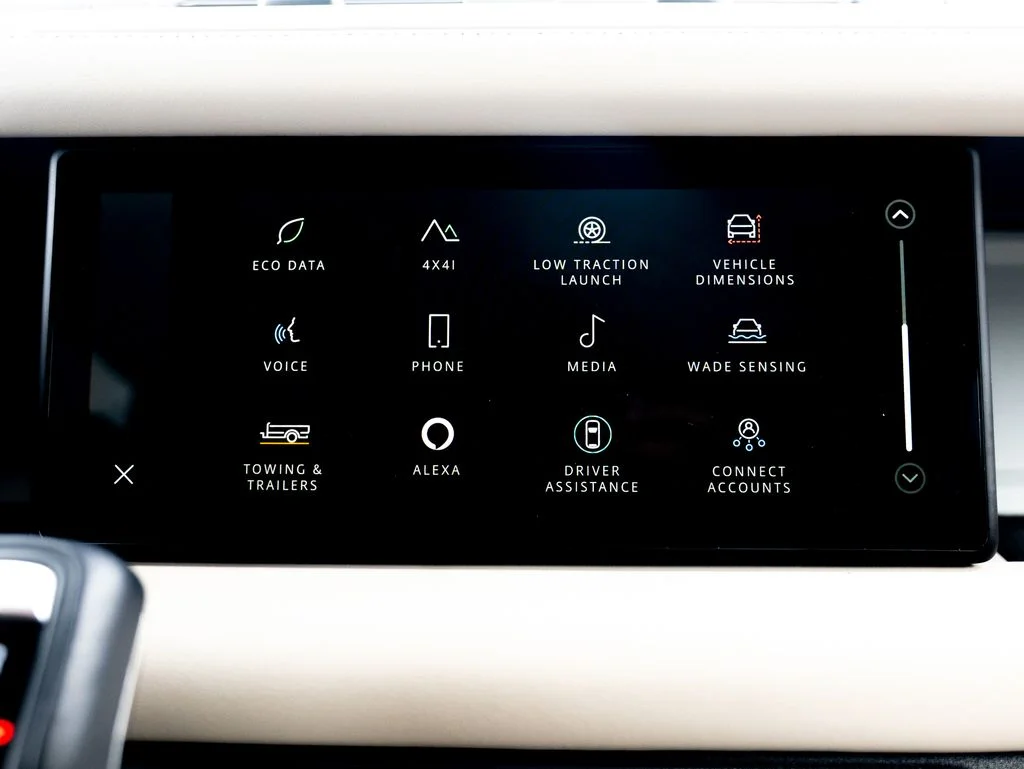 Used 2024 Green Land Rover X-Dynamic SE image 26