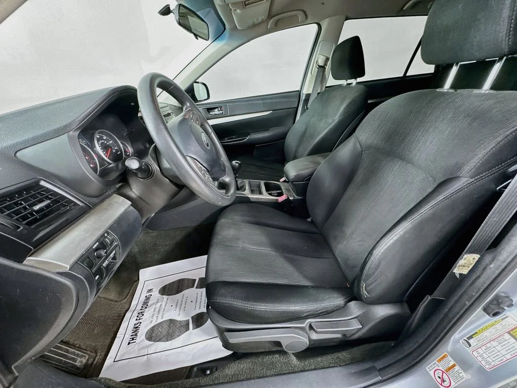 Used 2013 Ice Silver Metallic Subaru 2.5i image 21