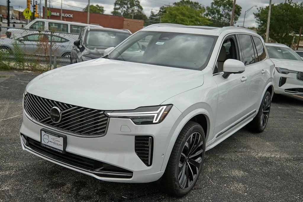 2026 Volvo XC90 Plus - Photo 6