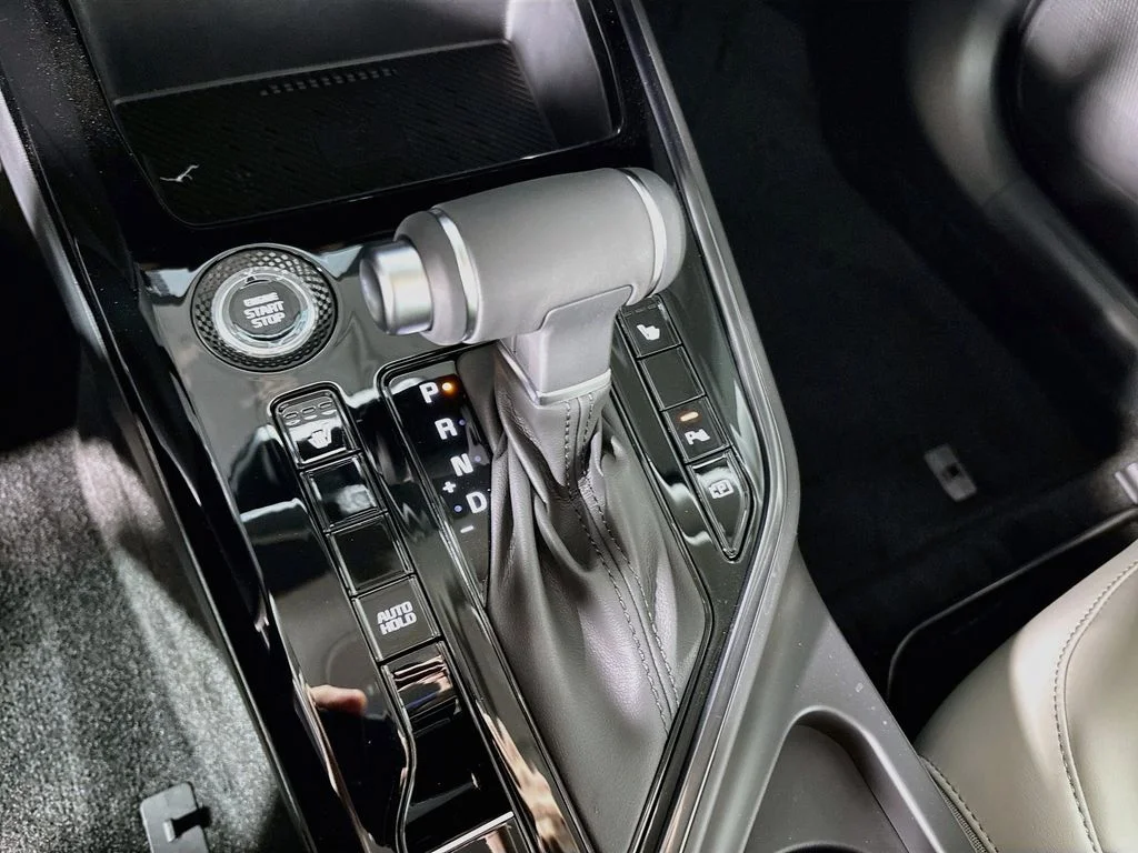New 2026 Snow White Pearl Kia EX image 18