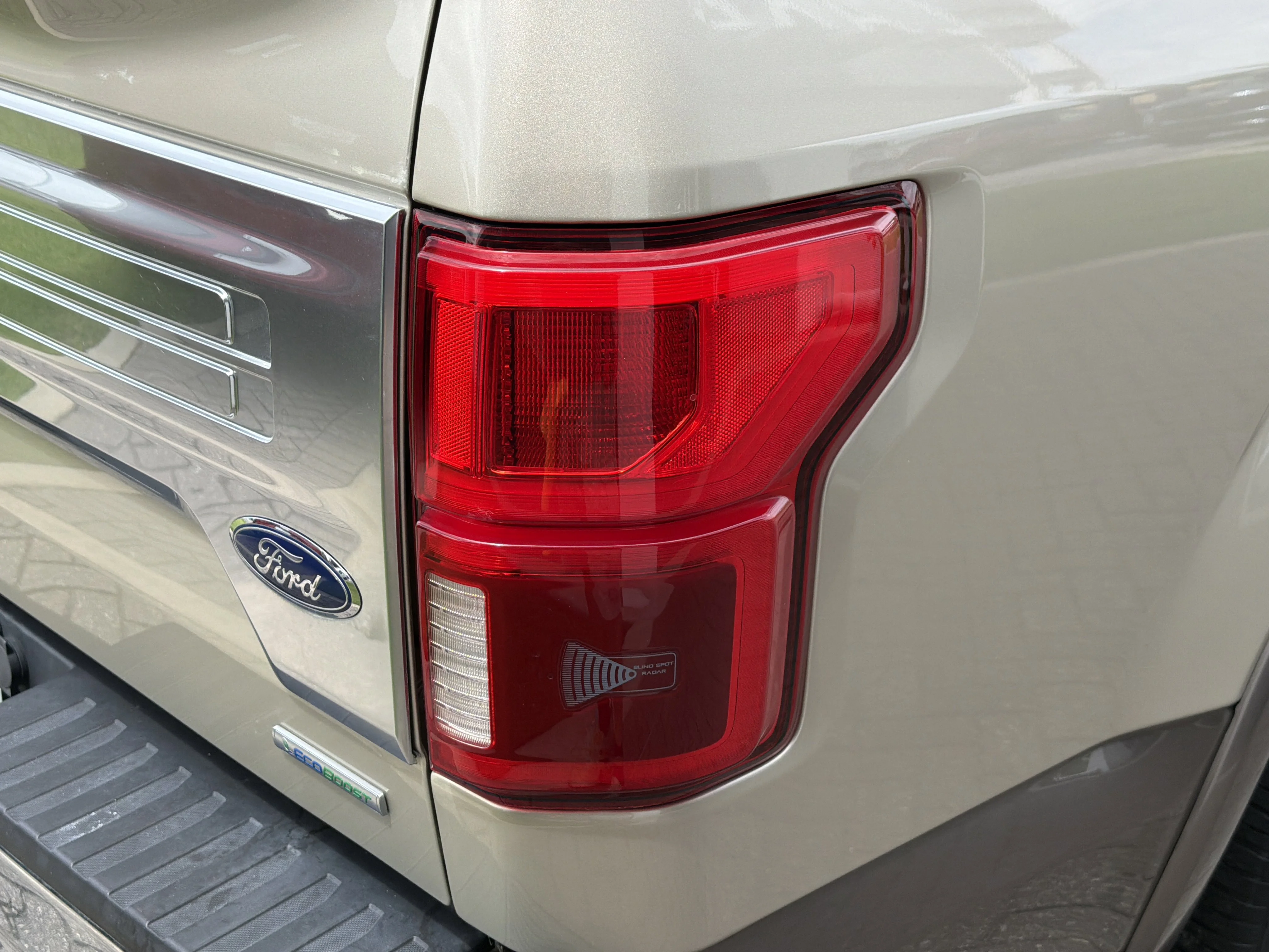Used 2018 White Gold Ford King Ranch image 12
