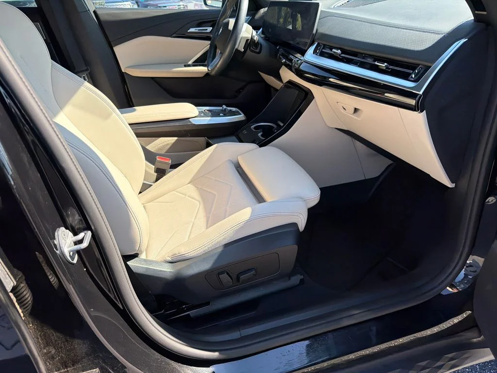 Used 2025 Black BMW xDrive28i image 13