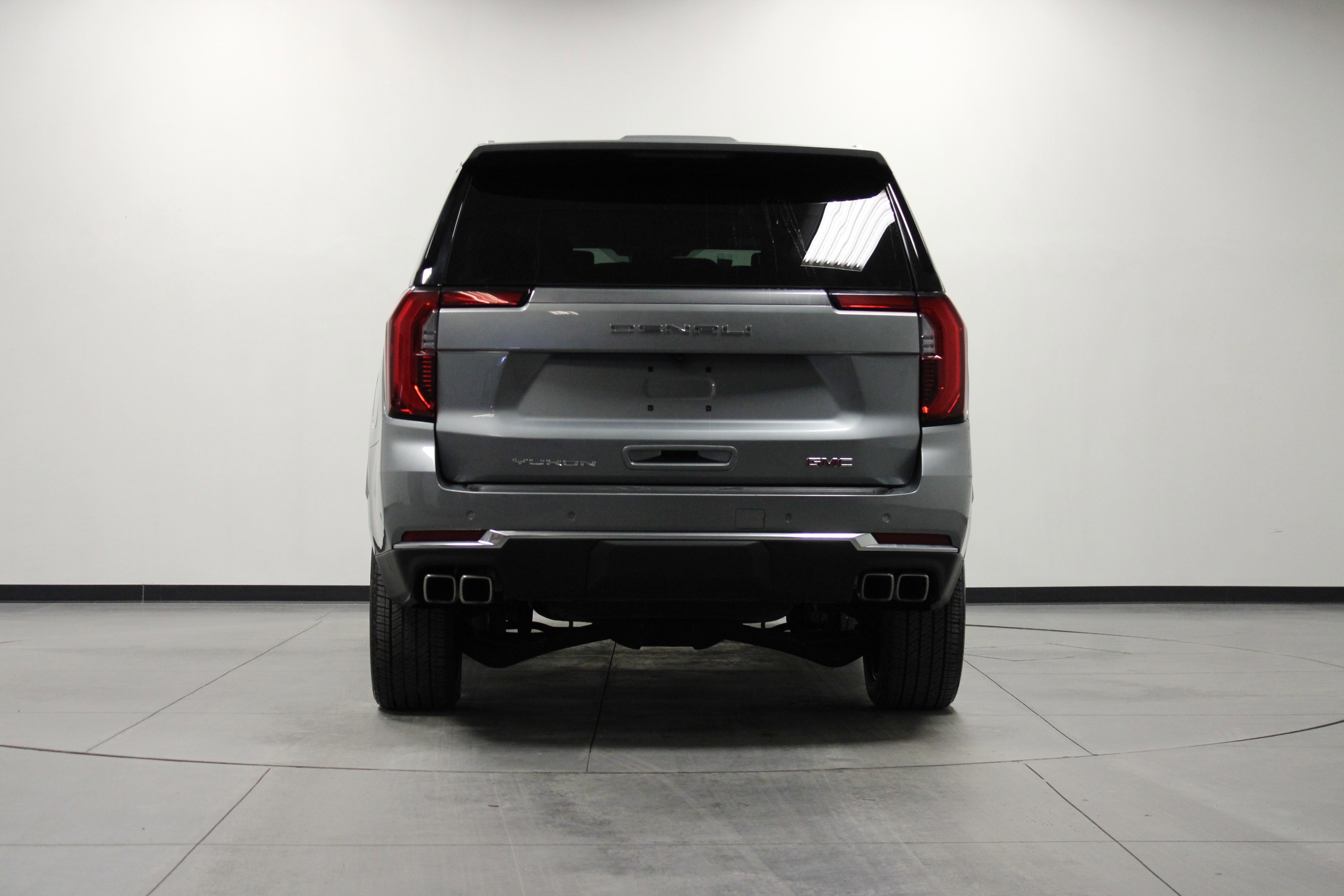 Used 2025 Sterling Metallic GMC Denali image 5