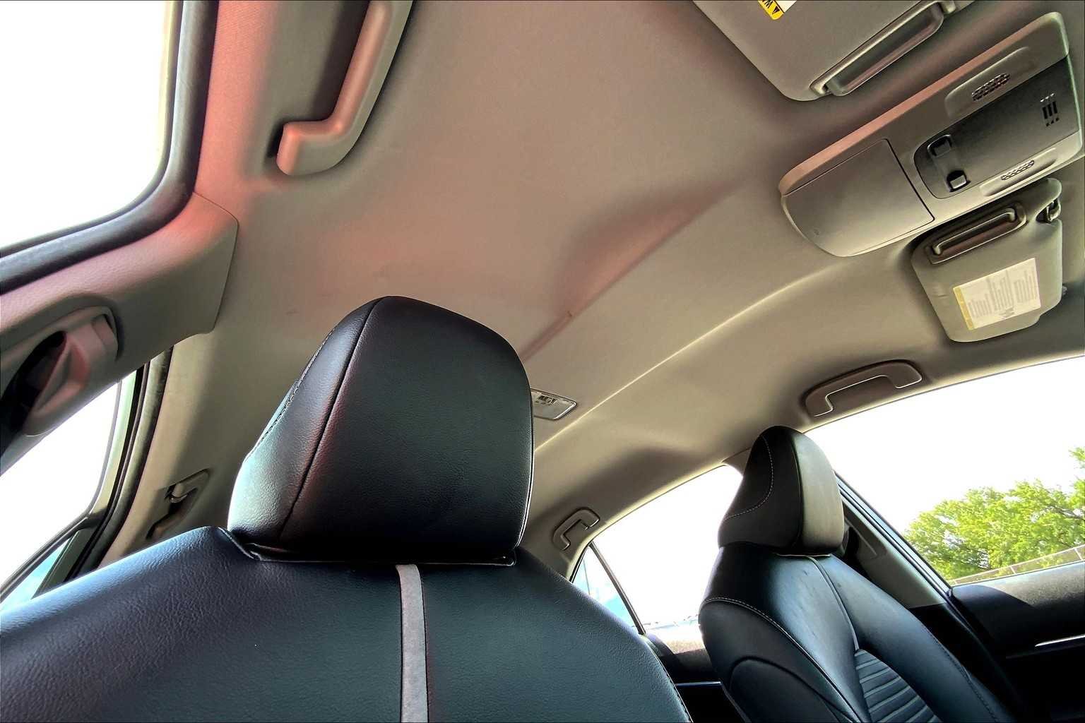 Used 2018 Super White Toyota SE image 13