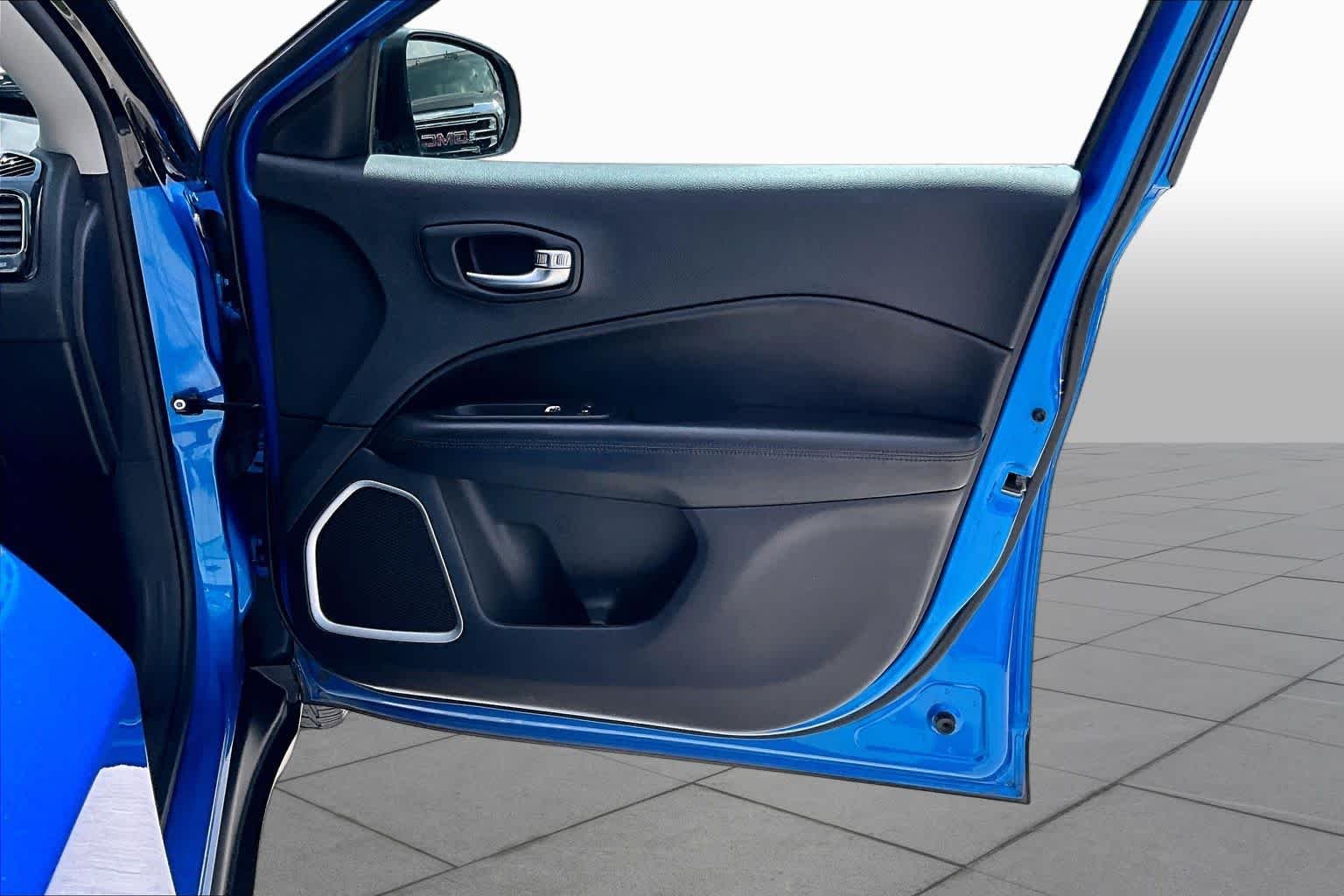 Used 2019 Laser Blue Pearlcoat Jeep Altitude image 22