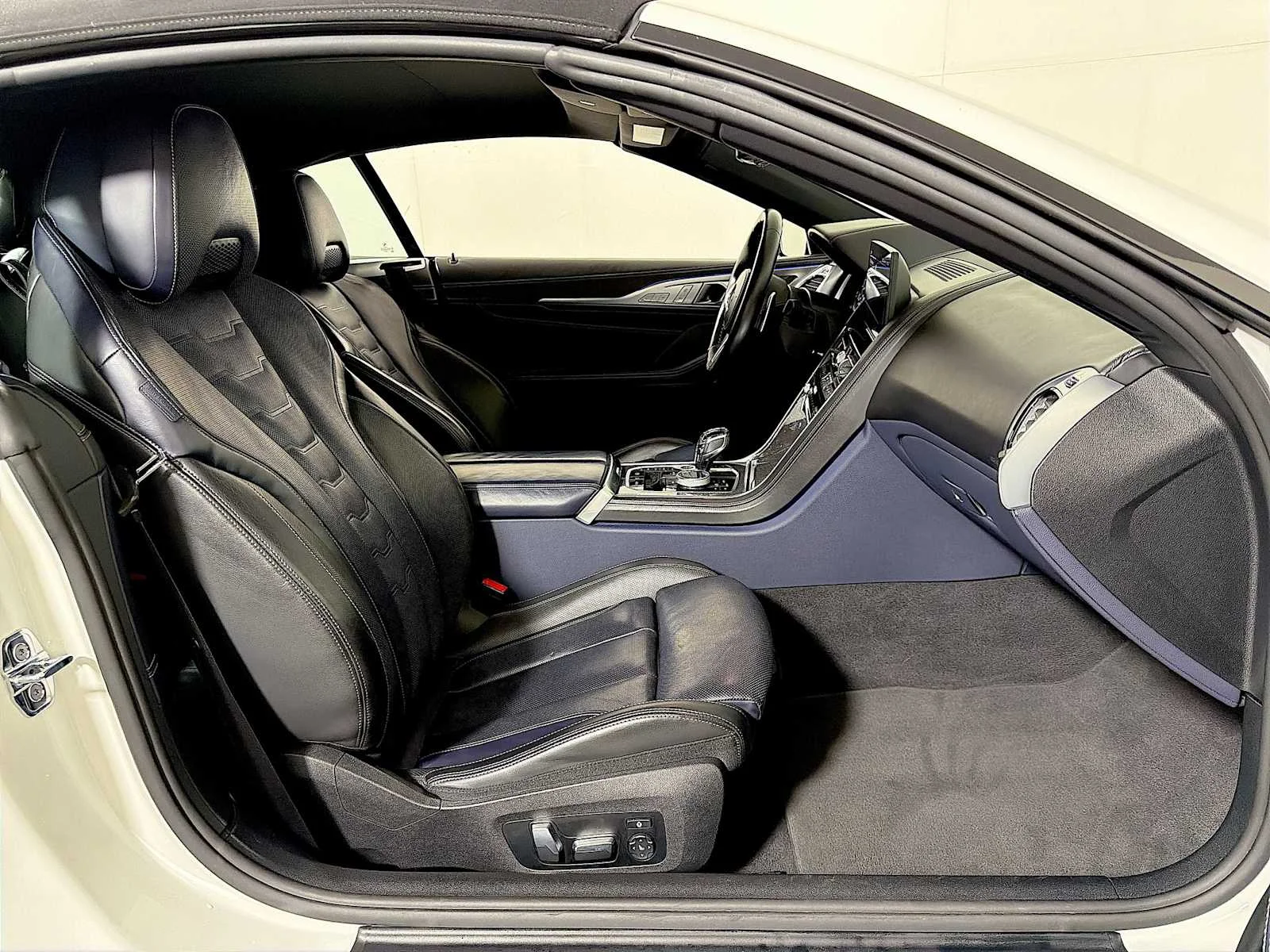 2024 BMW 8 Series M850i - Photo 26
