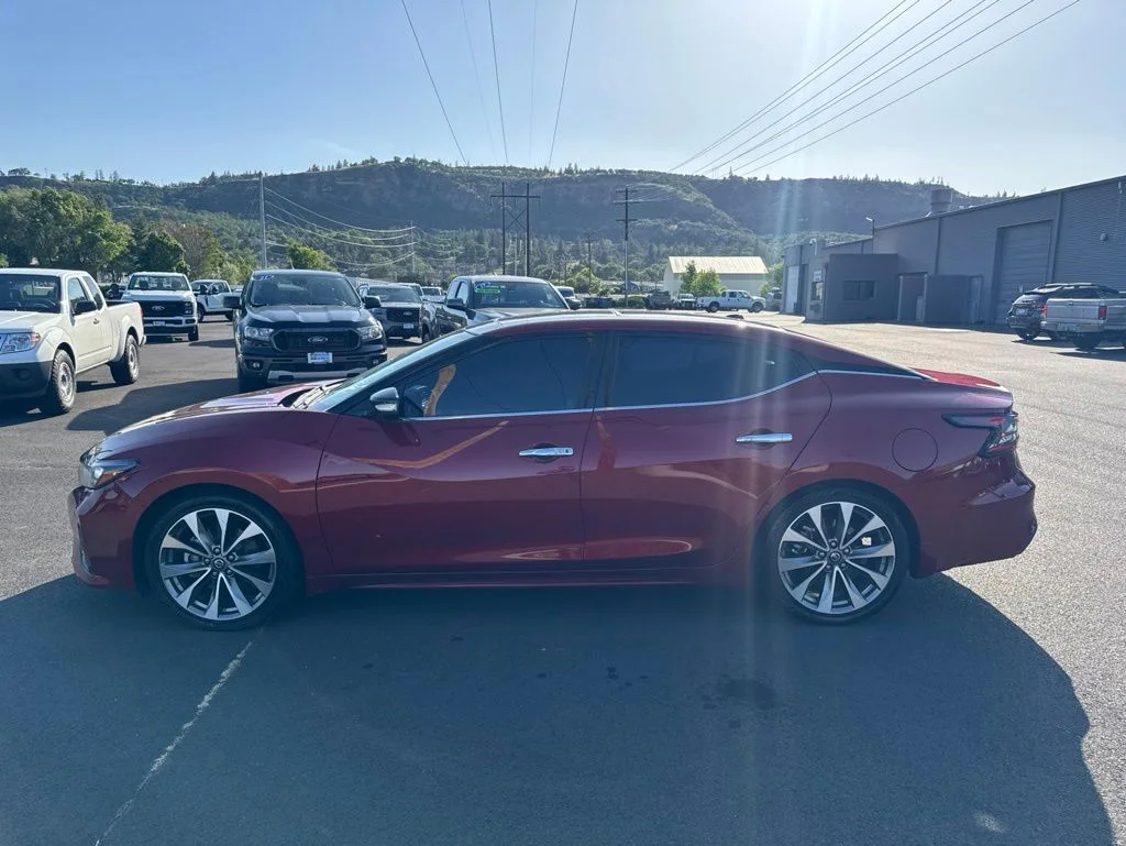 Used 2022 Scarlet Ember Nissan Platinum image 6