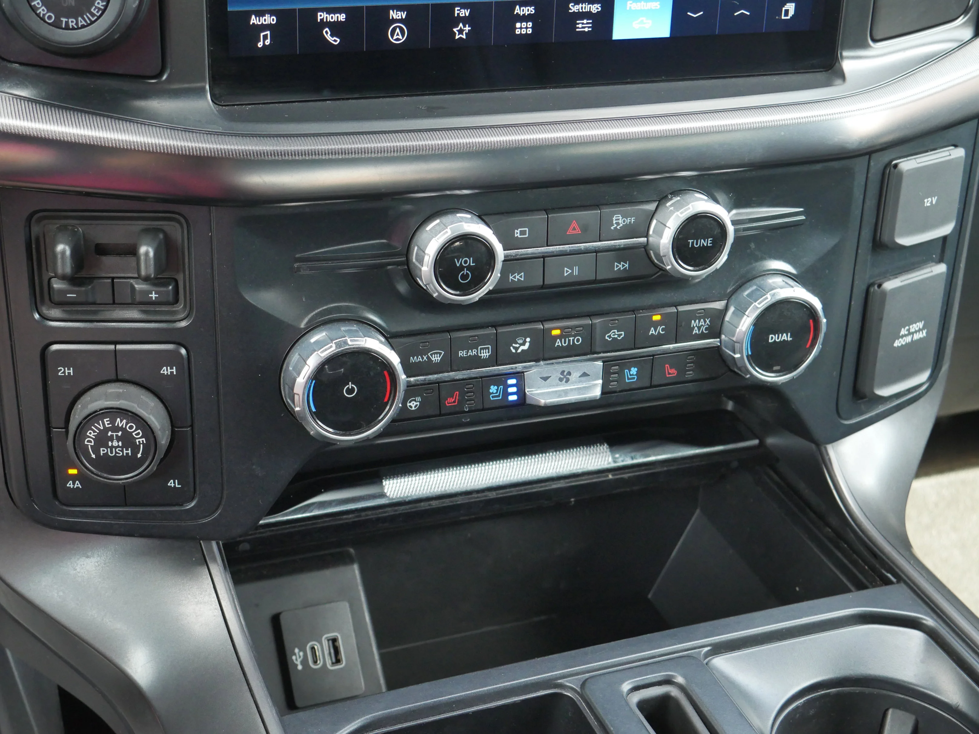 Certified Used 2025 Space White Metallic Ford LARIAT image 17