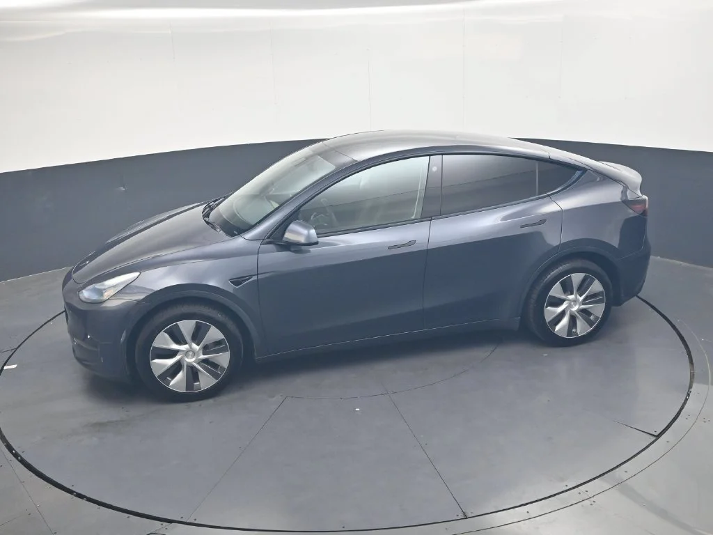 Used 2021  Tesla Long Range image 16