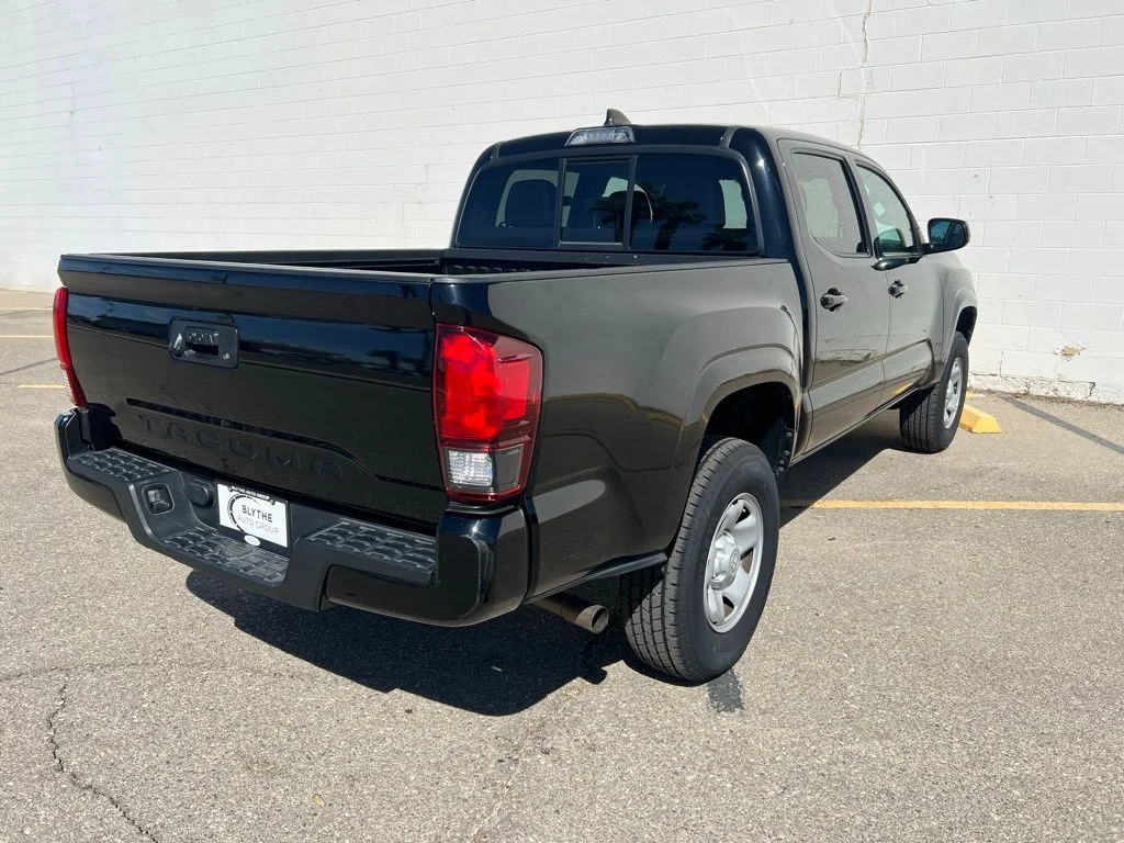 Used 2022 Midnight Black Metallic Toyota SR image 5